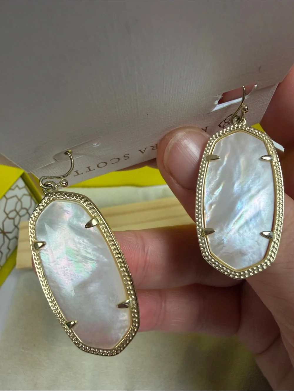 Kendra Scott Pink Mother-of-Pearl Gold-Tone Elle Drop Earrings